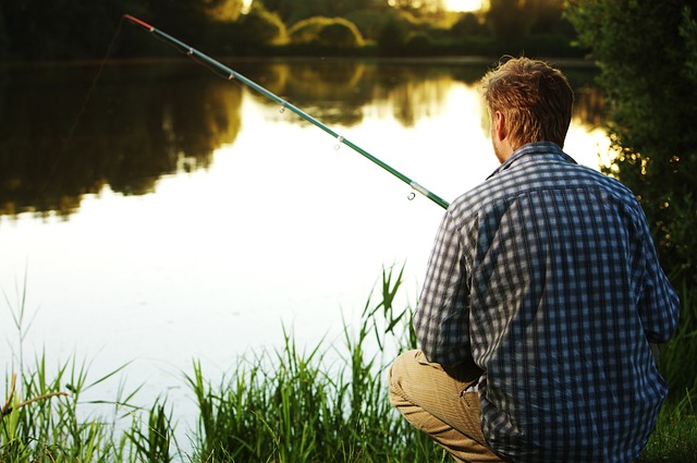 Angler am Ufer des großen Brombachsee