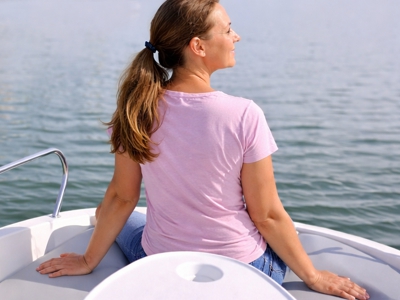 Entspanntes Elektroboot-Erlebnis mit Kindern